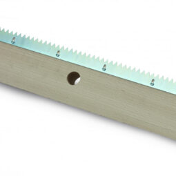 Scharrierholz<br>mit Sägeblatt